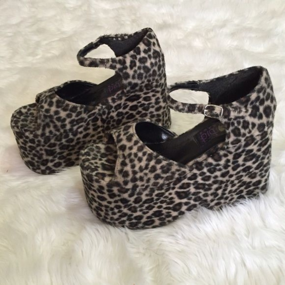FUZZY FUR LEOPARD 90s VINTAGE PLATFORMS ISO🧸